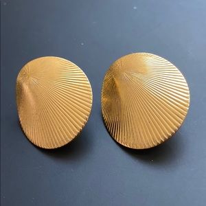 Vintage Trifari Clip on Earrings